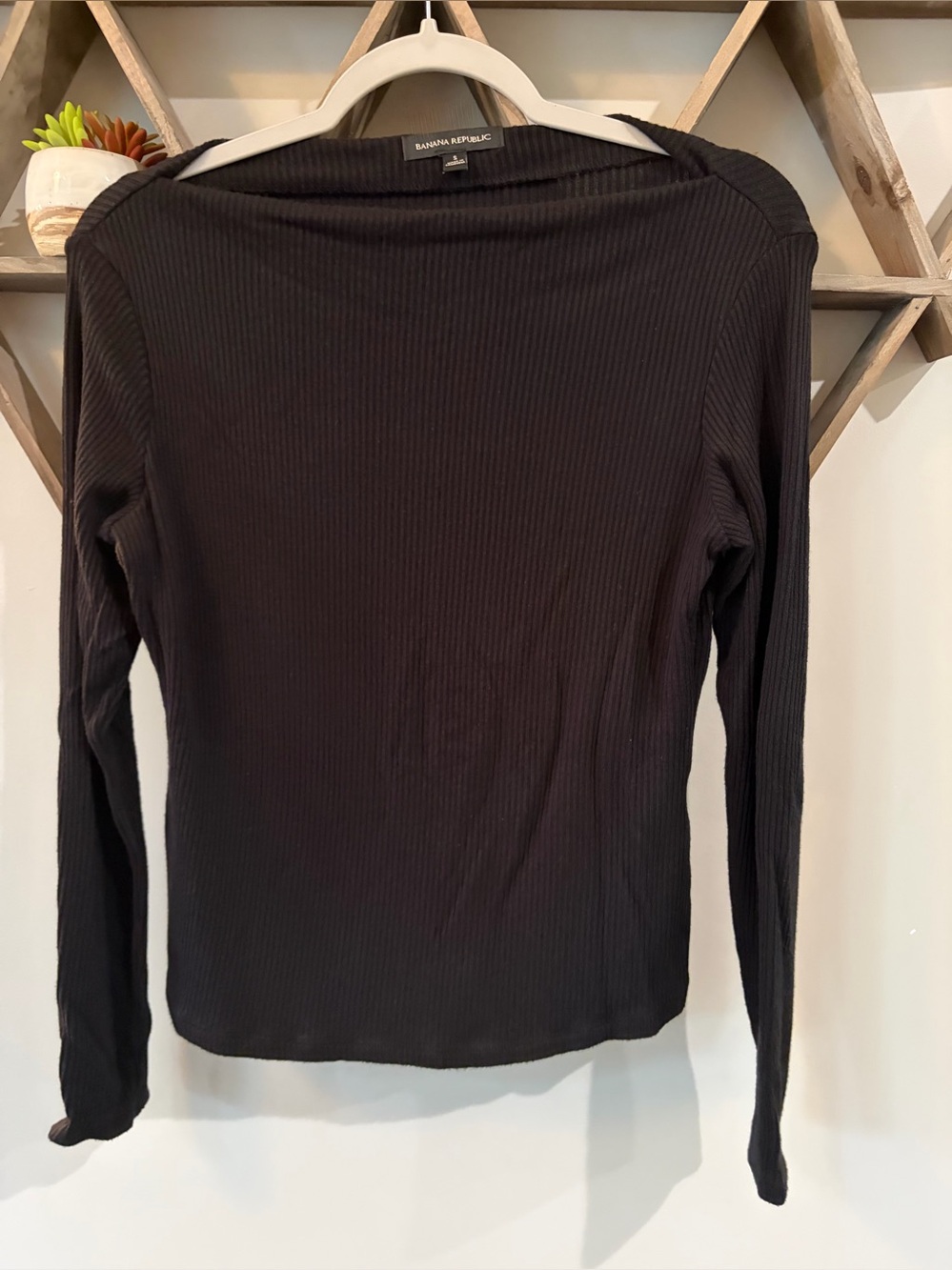 Banana Republic Black Boat Neck Ribbed Fitted Top. Women’s size small.